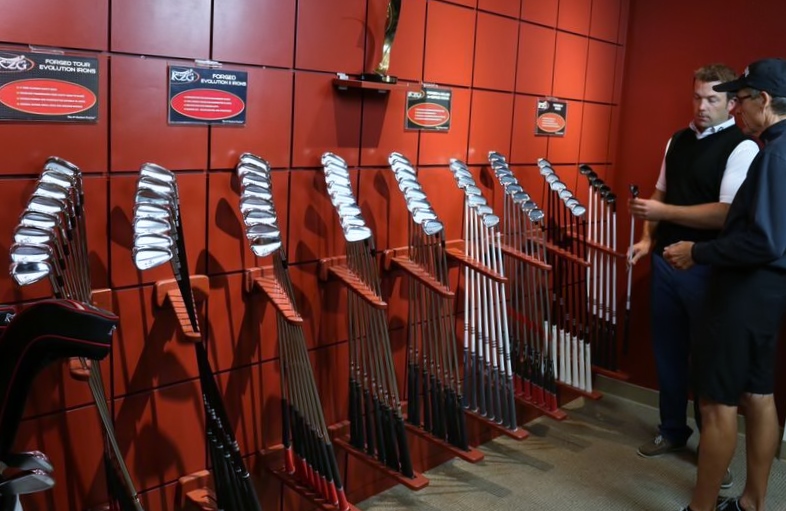 Should a Golf Beginner get fitted with custom clubs?